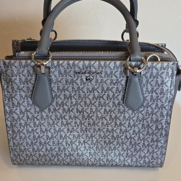 Michael Kors Handbags - Michael Kors Gray Signature MK Medium Zip Satchel Crossbody